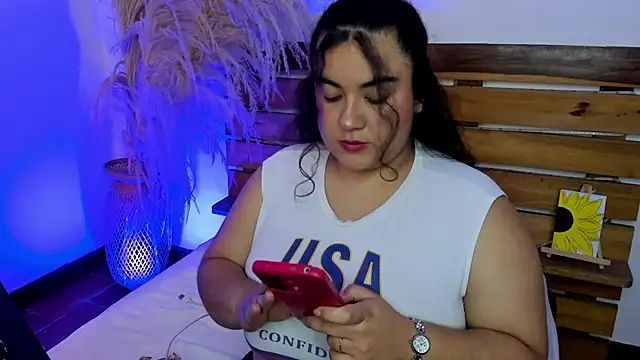 Snapshot of nadine_russo chatting on August 6, 2026, 10:44 pm nadine russo online show from August 6, 2026, 10:44 pm