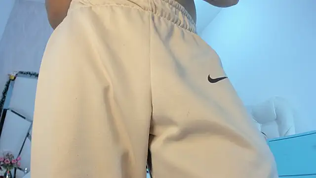 Victoriaa millers online show from December 5, 2025, 6:04 pm