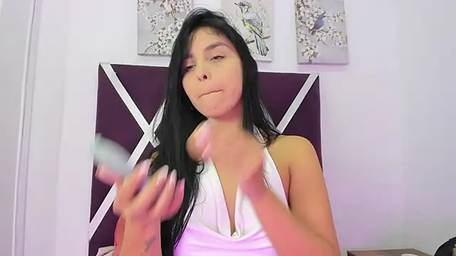  miaquevedo  online show from November 12, 2025, 3:12 pm