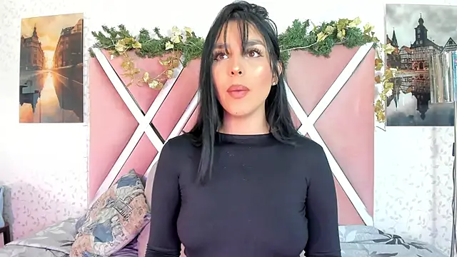  miaquevedo  online show from December 14, 2025, 12:10 pm