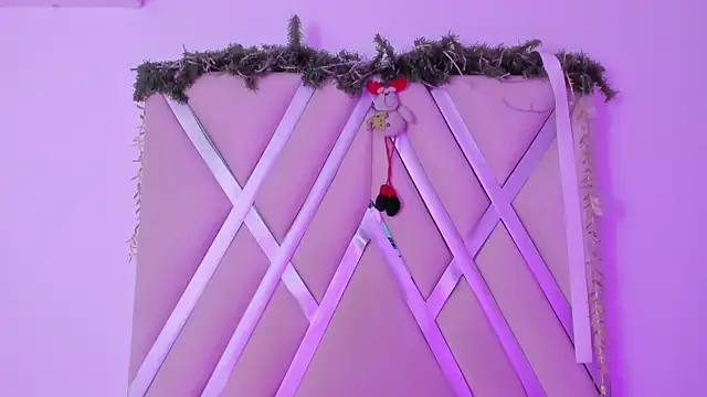  miaquevedo  online show from December 17, 2025, 1:39 pm