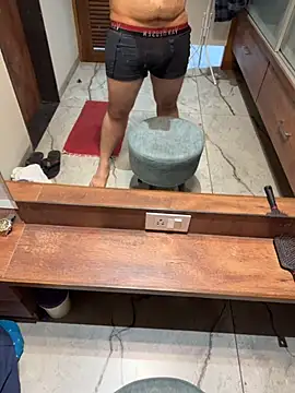 versatile guy01 online show from December 1, 2025, 3:33 am