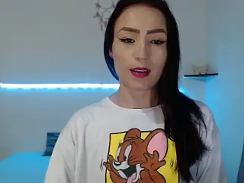 Snapshot of Sara-Guzman1 chatting on February 11, 2025, 8:48 am Sara-Guzman1 online show from February 11, 2025, 8:48 am