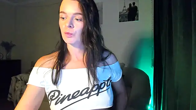 Snapshot of damla555 chatting on June 18, 2026, 8:35 pm damla555 online show from June 18, 2026, 8:35 pm