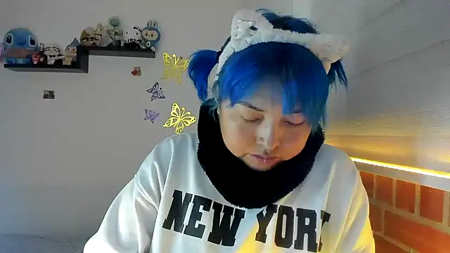 Shaddycute  online show from November 10, 2025, 9:52 am