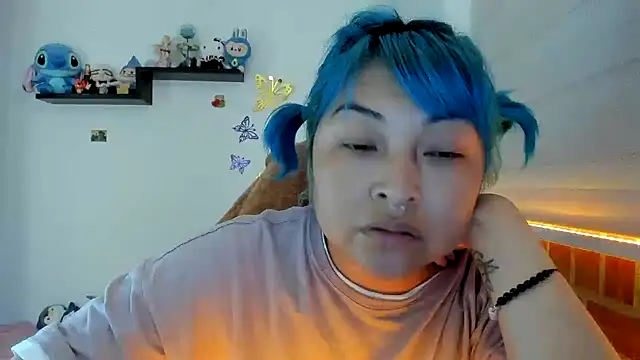 Shaddycute  online show from November 30, 2025, 1:26 pm