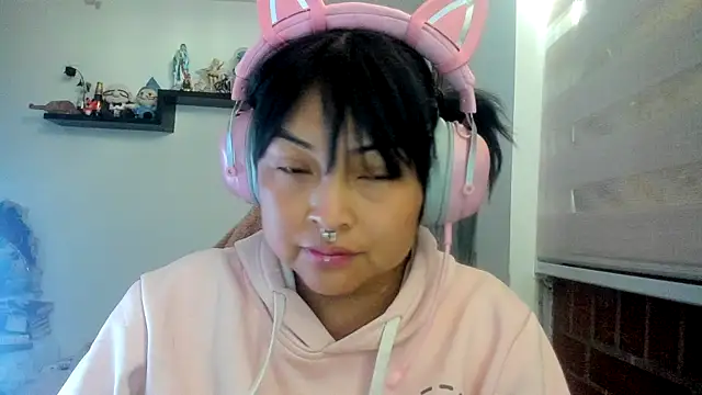 Shaddycute  online show from April 18, 2026, 12:53 pm