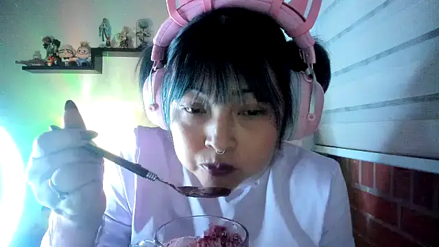 Shaddycute  online show from June 6, 2026, 1:43 am