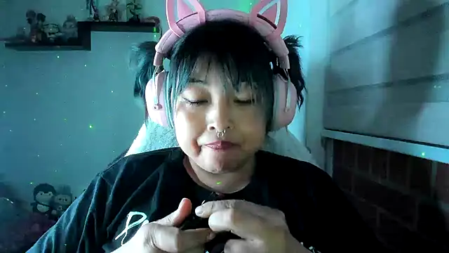 Shaddycute  online show from June 17, 2026, 11:49 pm