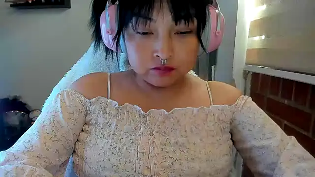 Shaddycute  online show from June 24, 2026, 4:17 pm