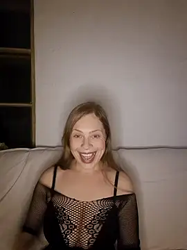 katiestevens online show from October 2, 2025, 8:38 pm