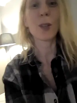 AvelinaLeoni online show from November 10, 2025, 7:07 am