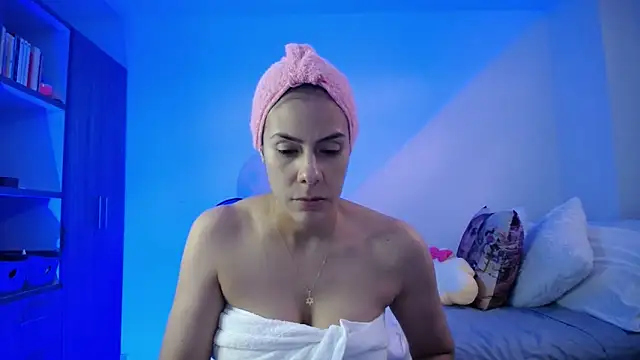 candydowson1 online show from April 1, 2026, 10:29 pm