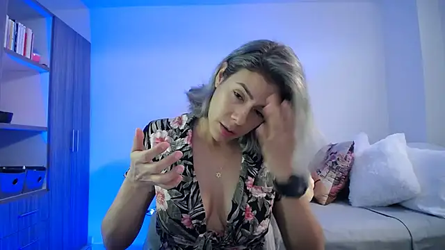 candydowson1 online show from April 5, 2026, 2:36 pm