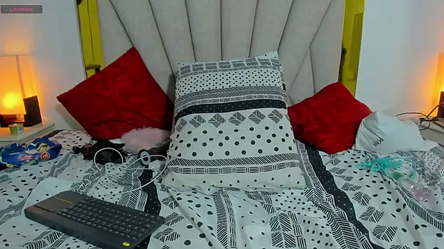 Snapshot of vahiolet_fuentes chatting on December 19, 2024, 9:18 am vahiolet fuentes online show from December 19, 2024, 9:18 am