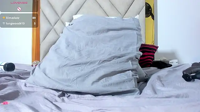 Snapshot of vahiolet_fuentes chatting on February 17, 2025, 10:36 pm vahiolet fuentes online show from February 17, 2025, 10:36 pm