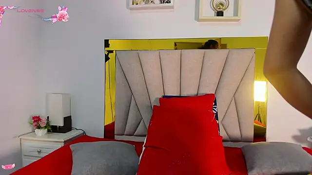 Snapshot of vahiolet_fuentes chatting on October 15, 2025, 3:06 am vahiolet fuentes online show from October 15, 2025, 3:06 am