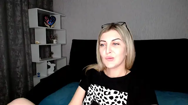 Amelia Harper online show from December 9, 2024, 3:11 pm