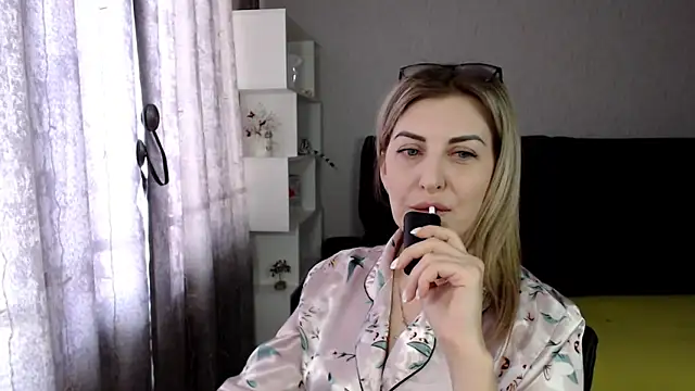 Amelia Harper online show from February 18, 2025, 5:09 am