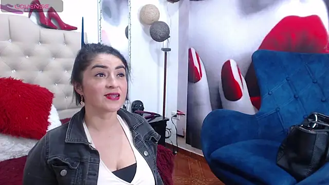 karenlennox1 online show from February 7, 2025, 12:53 am