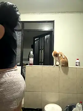 karenlennox1 online show from September 18, 2025, 6:26 am