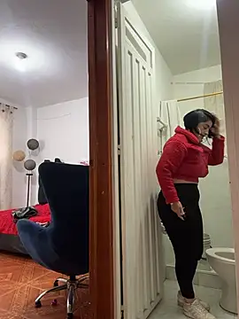 karenlennox1 online show from January 14, 2026, 9:20 pm