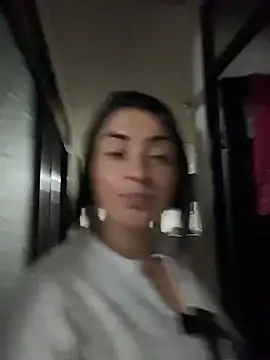 Snapshot of karenlennox1 chatting on April 10, 2026, 12:27 am karenlennox1 online show from April 10, 2026, 12:27 am