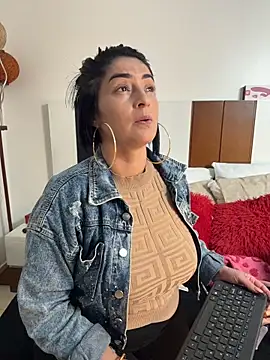 Snapshot of karenlennox1 chatting on April 16, 2026, 1:06 am karenlennox1 online show from April 16, 2026, 1:06 am