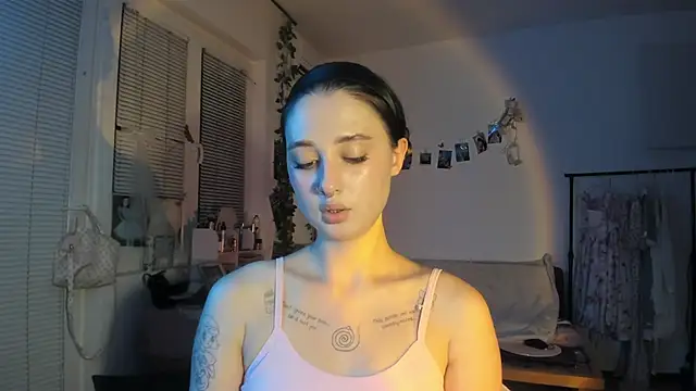 Jenny darling love online show from September 24, 2025, 6:33 pm