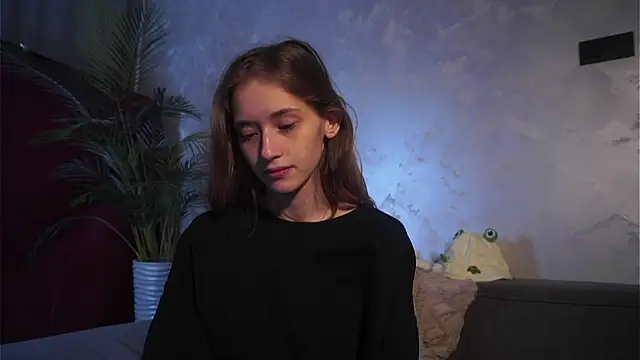 EdlinHargus online show from April 10, 2026, 2:17 am