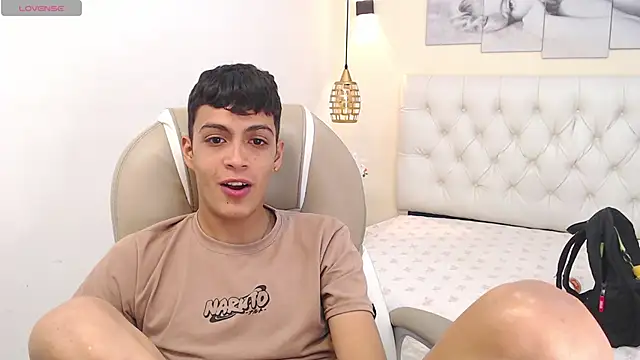 Snapshot of SkinnyBoy_ chatting on January 7, 2025, 6:24 pm SkinnyBoy online show from January 7, 2025, 6:24 pm