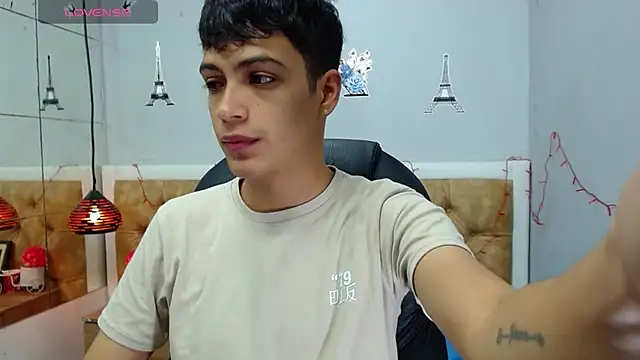 Snapshot of SkinnyBoy_ chatting on January 13, 2025, 12:35 pm SkinnyBoy online show from January 13, 2025, 12:35 pm