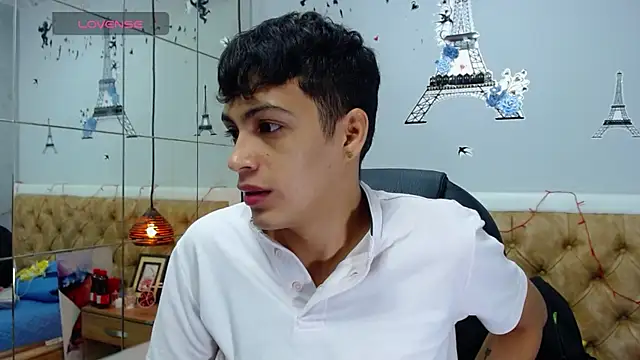 Snapshot of SkinnyBoy_ chatting on January 15, 2025, 12:25 pm SkinnyBoy online show from January 15, 2025, 12:25 pm