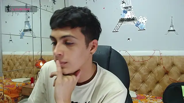 Snapshot of SkinnyBoy_ chatting on January 18, 2025, 6:43 pm SkinnyBoy online show from January 18, 2025, 6:43 pm