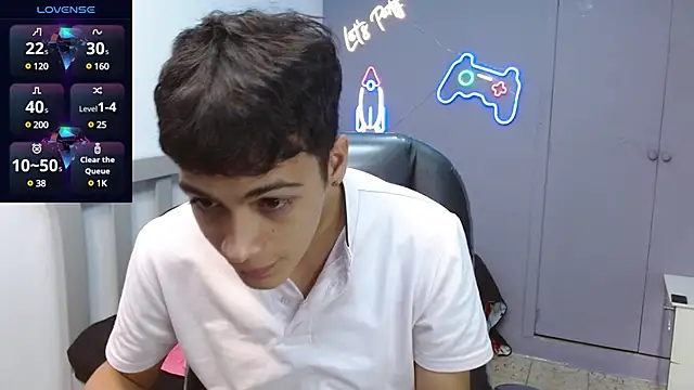 Snapshot of SkinnyBoy_ chatting on January 21, 2025, 3:21 pm SkinnyBoy online show from January 21, 2025, 3:21 pm