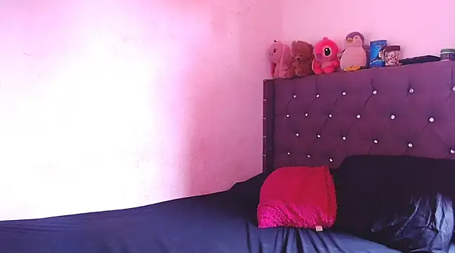 stefanny hot03 online show from March 4, 2025, 2:32 pm