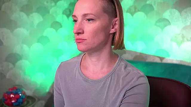 UmaTruewoman online show from December 23, 2025, 5:49 am