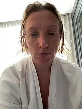 Snapshot of UmaTruewoman chatting on July 15, 2026, 2:06 am UmaTruewoman online show from July 15, 2026, 2:06 am