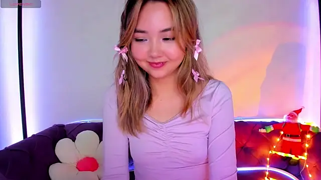 Fluffy Rose online show from December 4, 2024, 8:23 am