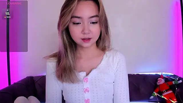 Fluffy Rose online show from December 9, 2024, 1:51 am