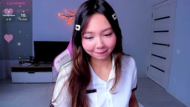 Fluffy Rose online show from October 8, 2025, 1:58 am