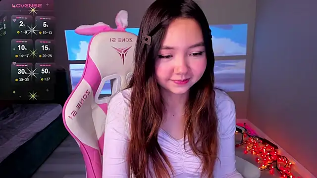 Fluffy Rose online show from November 6, 2025, 3:02 pm