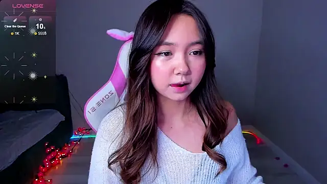 Fluffy Rose online show from November 7, 2025, 2:39 pm