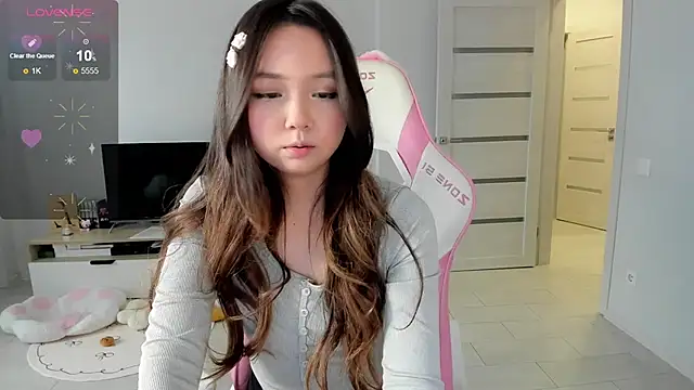 Fluffy Rose online show from May 16, 2026, 10:36 am