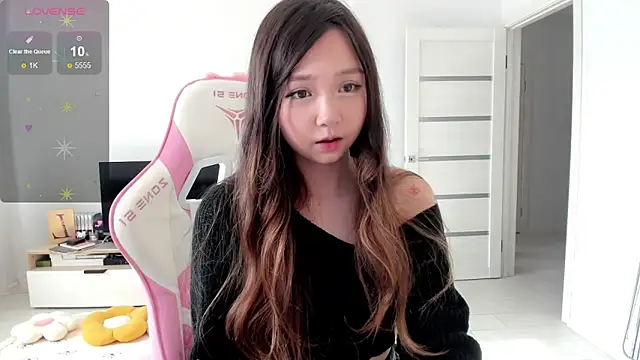 Fluffy Rose online show from June 8, 2026, 1:09 am