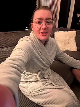 xX HotCouple Xx online show from December 4, 2025, 8:28 pm