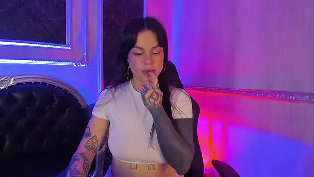 Snapshot of MeganDraco_ chatting on May 26, 2026, 12:45 pm MeganDraco online show from May 26, 2026, 12:45 pm