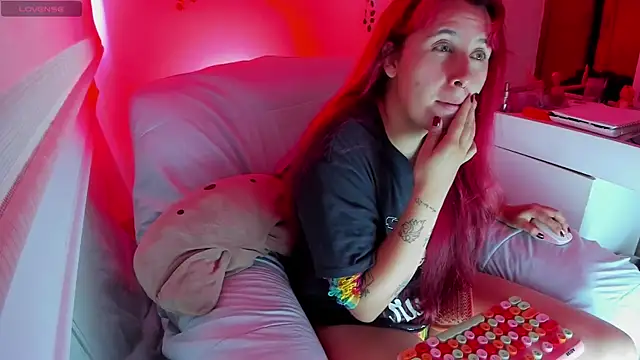 bonnie moon  online show from September 24, 2025, 5:49 pm