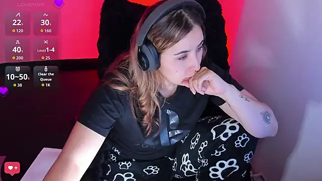 bonnie moon  online show from February 11, 2026, 9:31 pm