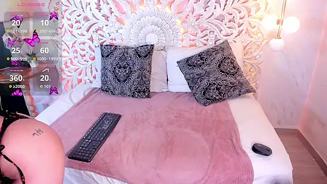 Paiige peach online show from March 13, 2026, 6:03 pm